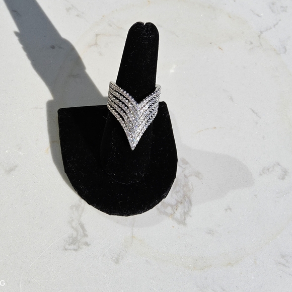 Sparkling Silver Chevron Pavé Ring - Picture 6 of 8